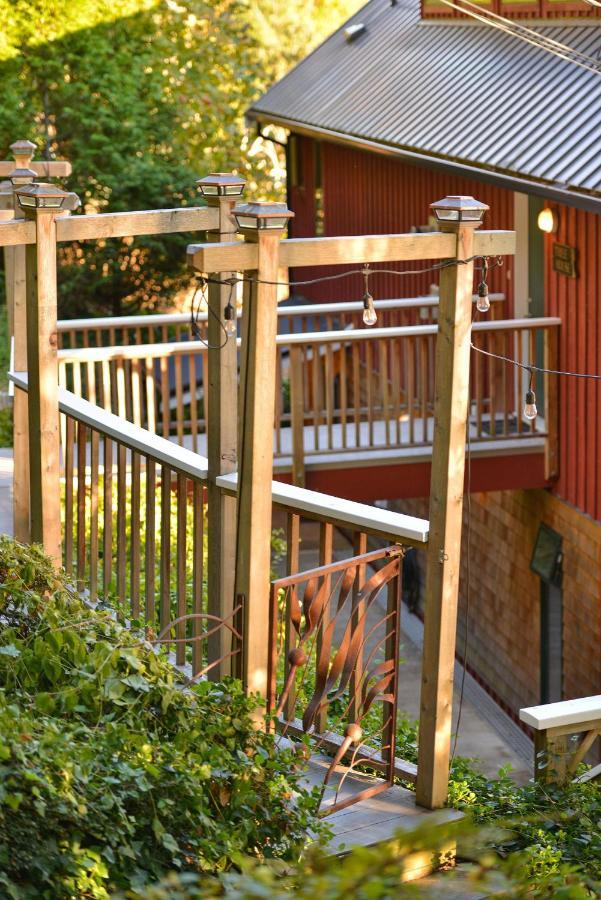 Salishan Tree House Suite Cowichan Bay Extérieur photo